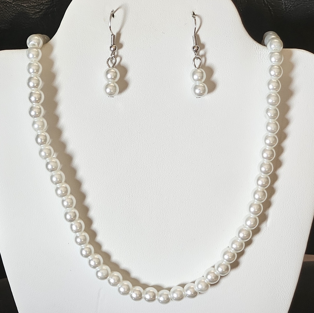 White Pearl Necklace and Earring Set, NWT